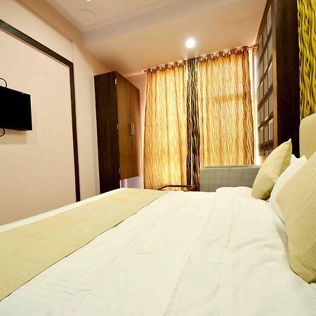 Oyo 2403 Hotel Aamantran Avenue Ujjain Zewnętrze zdjęcie