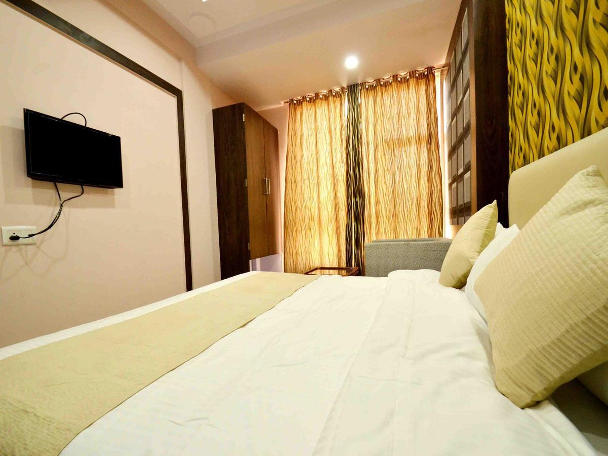 Oyo 2403 Hotel Aamantran Avenue Ujjain Zewnętrze zdjęcie