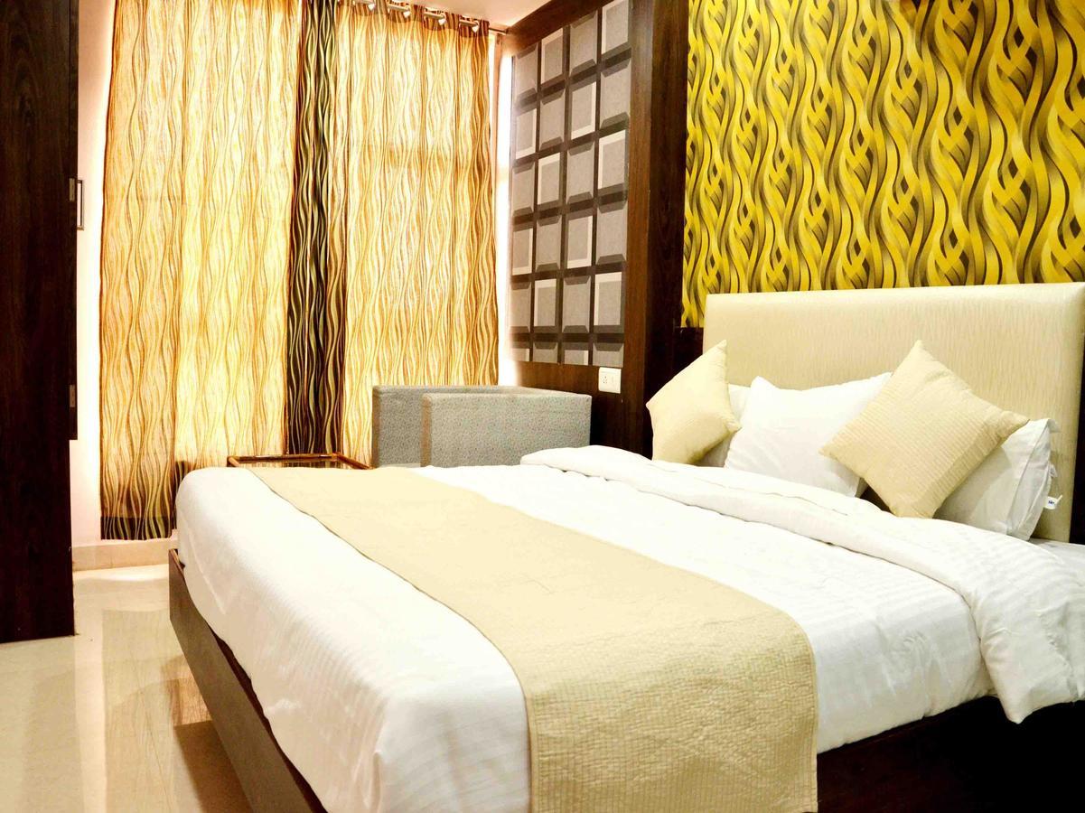 Oyo 2403 Hotel Aamantran Avenue Ujjain Zewnętrze zdjęcie