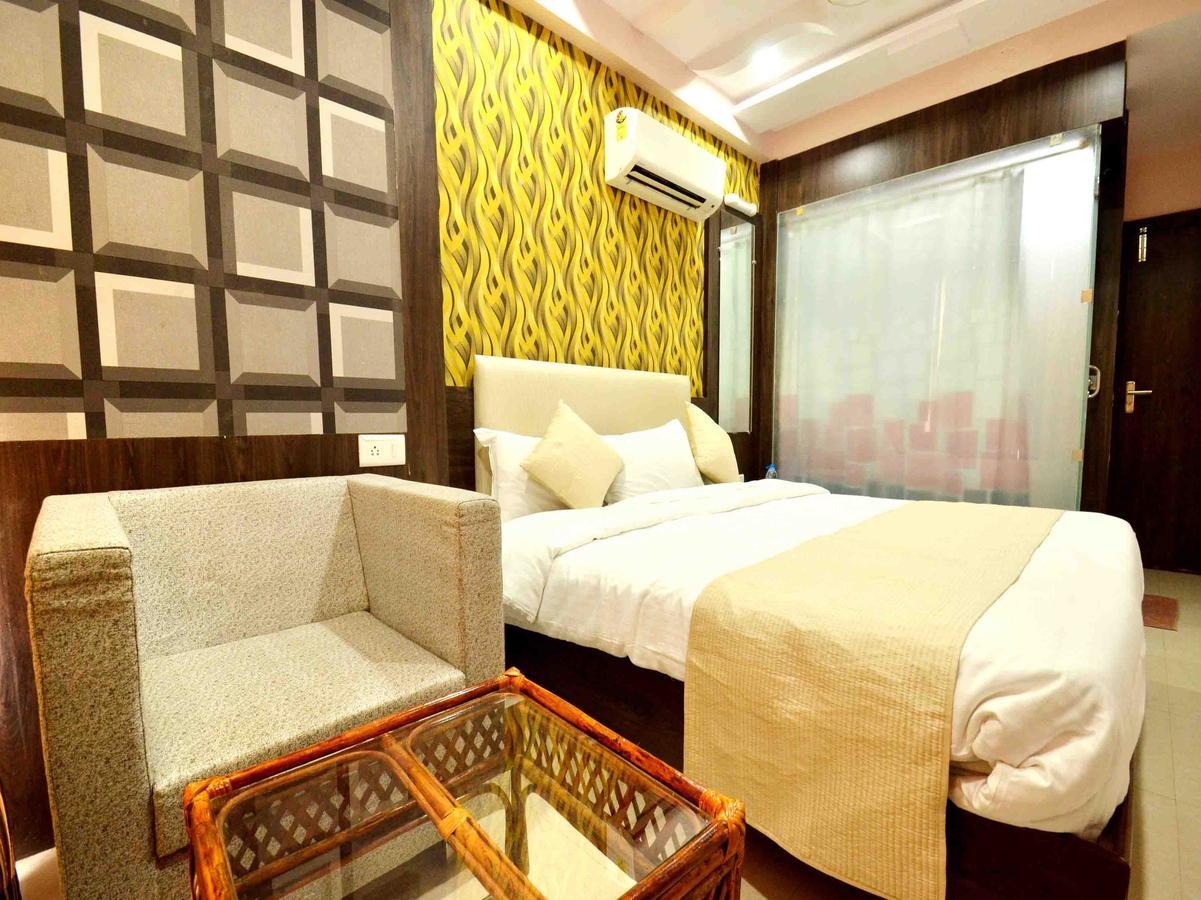 Oyo 2403 Hotel Aamantran Avenue Ujjain Zewnętrze zdjęcie