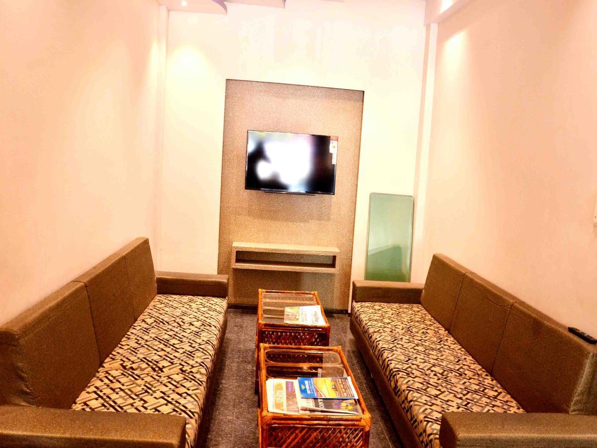 Oyo 2403 Hotel Aamantran Avenue Ujjain Zewnętrze zdjęcie