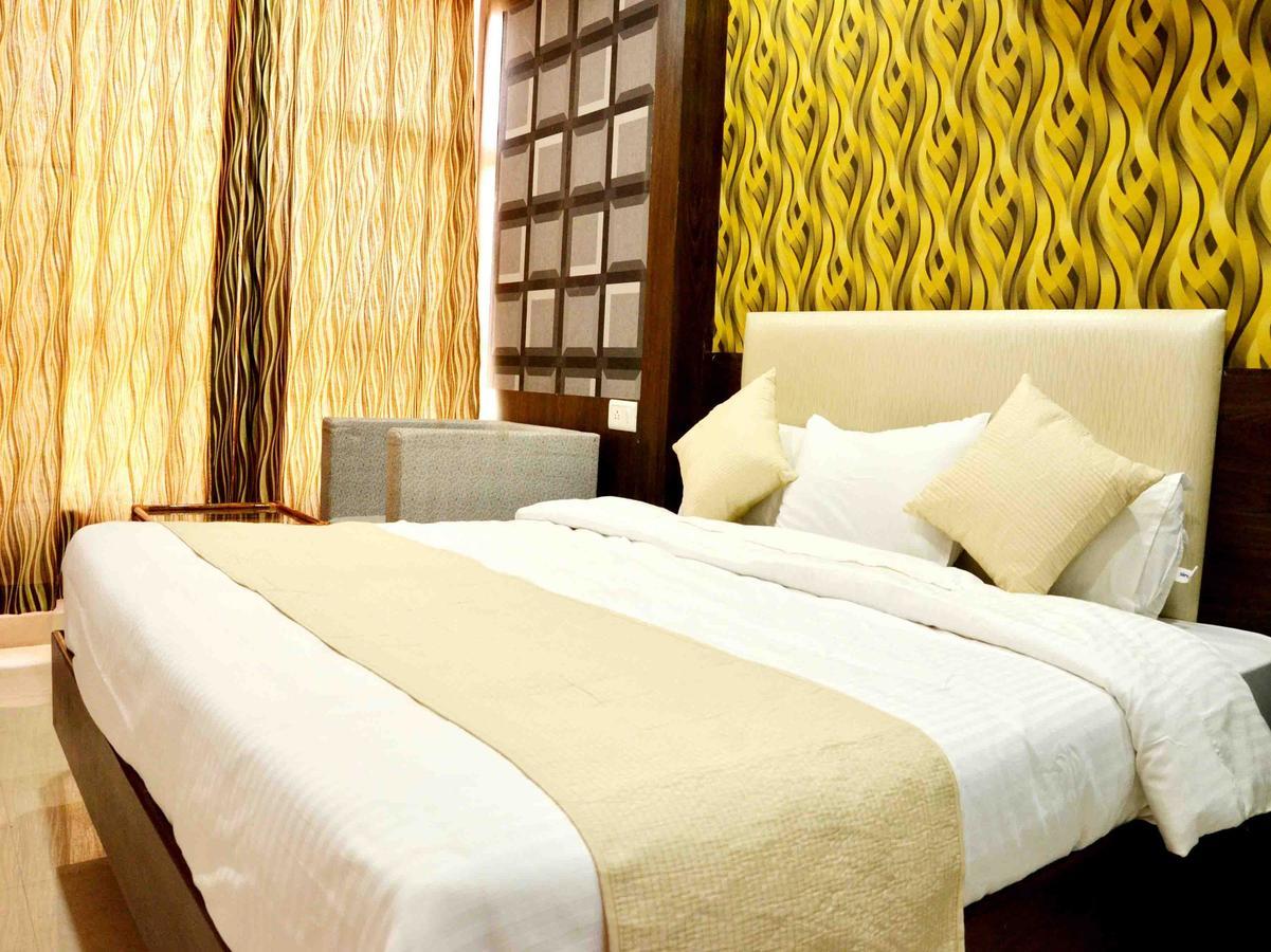 Oyo 2403 Hotel Aamantran Avenue Ujjain Zewnętrze zdjęcie