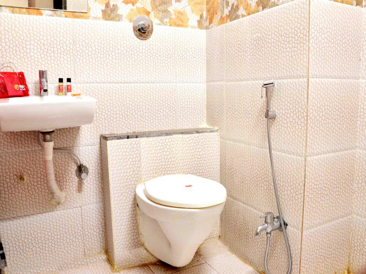 Oyo 2403 Hotel Aamantran Avenue Ujjain Zewnętrze zdjęcie
