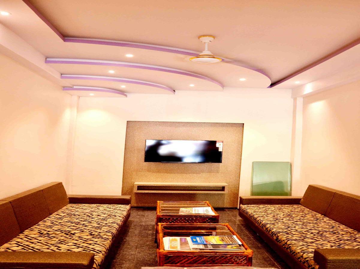 Oyo 2403 Hotel Aamantran Avenue Ujjain Zewnętrze zdjęcie