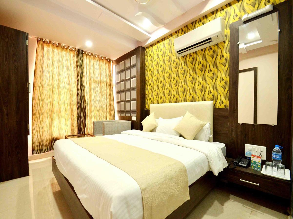 Oyo 2403 Hotel Aamantran Avenue Ujjain Zewnętrze zdjęcie
