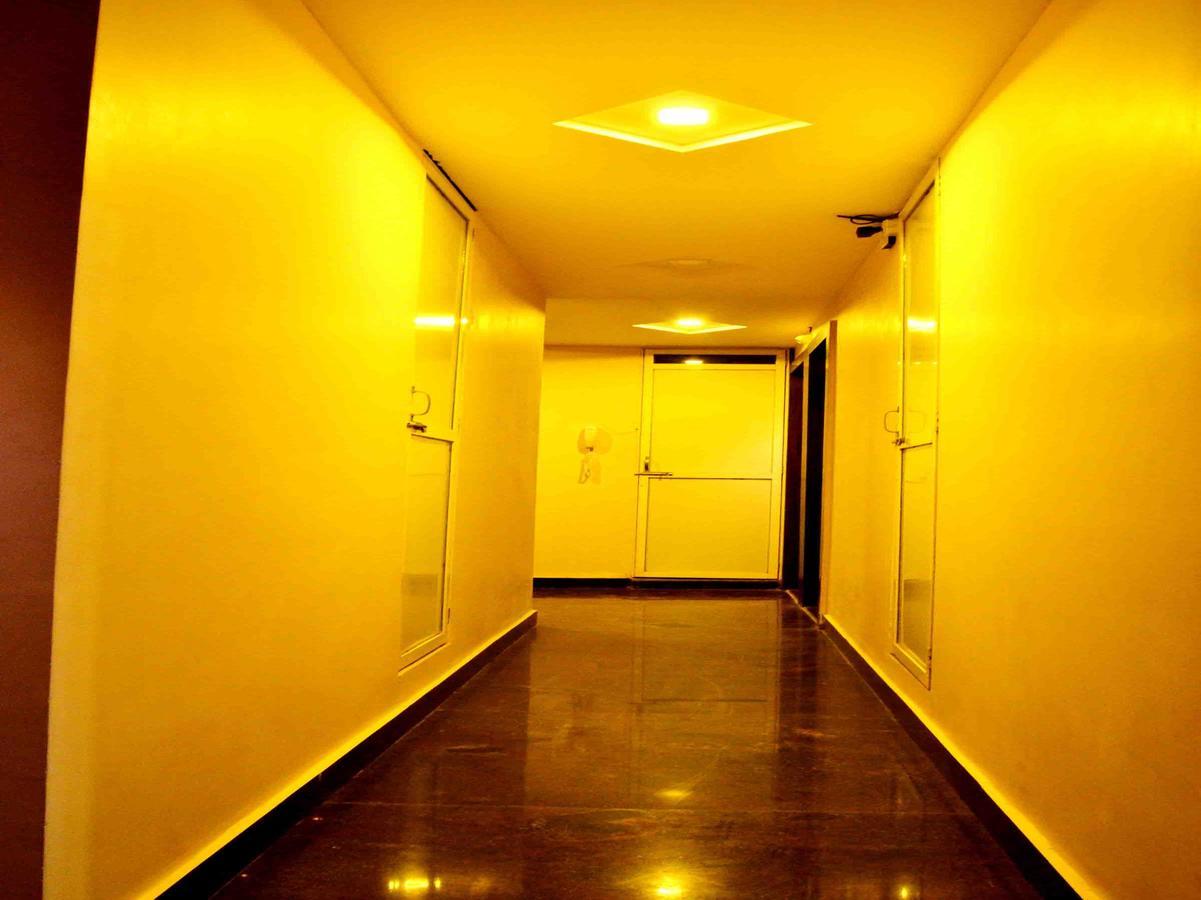 Oyo 2403 Hotel Aamantran Avenue Ujjain Zewnętrze zdjęcie