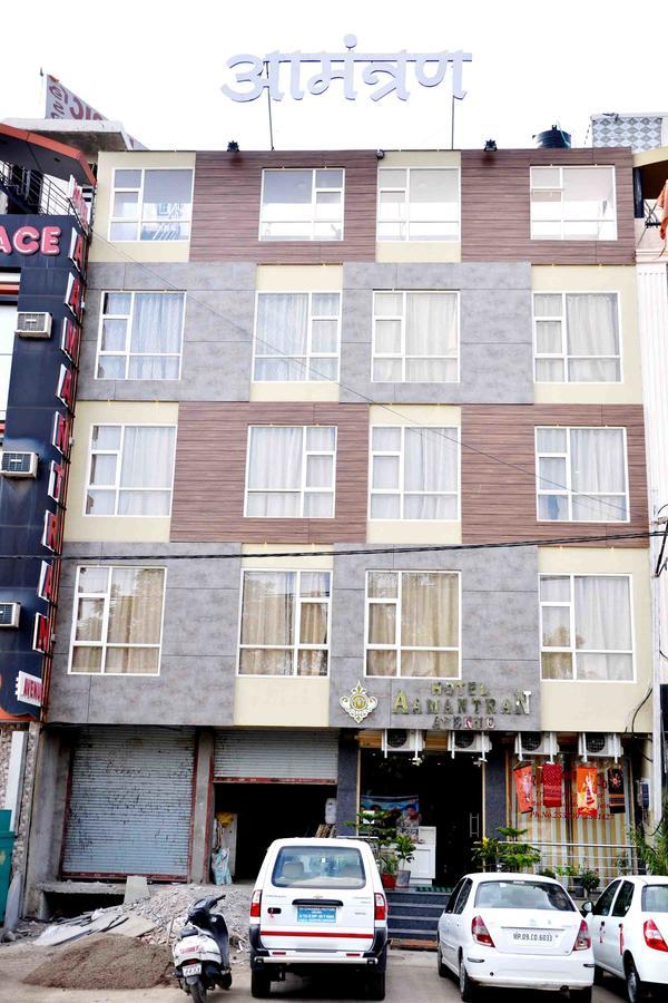 Oyo 2403 Hotel Aamantran Avenue Ujjain Zewnętrze zdjęcie